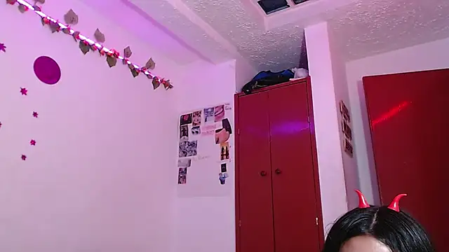 Snapshot of Isis_Robert chatting on 11/01/25, 04:03 Isis Robert online show from 11/01/25, 04:03