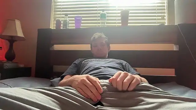 Snapshot of eddieeeeee1232 chatting on 10/25/25, 02:46 eddieeeeee1232 online show from 10/25/25, 02:46