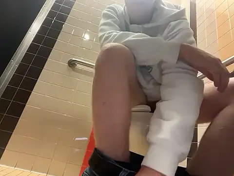 Snapshot of eddieeeeee1232 chatting on 11/03/25, 05:47 eddieeeeee1232 online show from 11/03/25, 05:47