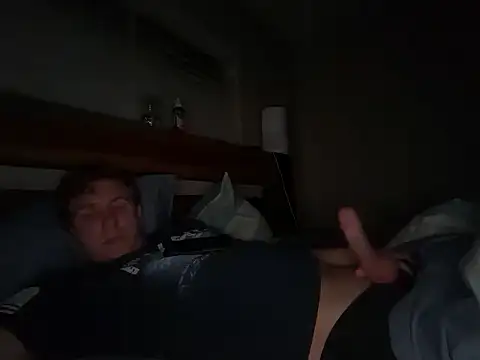 Snapshot of eddieeeeee1232 chatting on 11/17/25, 04:40 eddieeeeee1232 online show from 11/17/25, 04:40