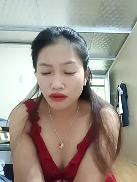 Snapshot of -Paige- chatting on 10/14/25, 03:18 -Paige- online show from 10/14/25, 03:18