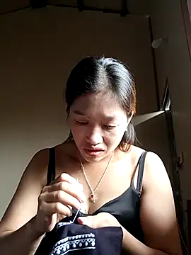 Snapshot of -Paige- chatting on 10/16/25, 05:30 -Paige- online show from 10/16/25, 05:30