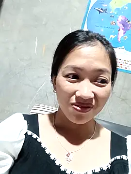 Snapshot of -Paige- chatting on 10/21/25, 12:06 -Paige- online show from 10/21/25, 12:06