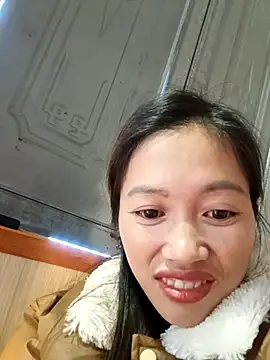 Snapshot of -Paige- chatting on 11/19/25, 05:07 -Paige- online show from 11/19/25, 05:07