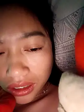 Snapshot of -Paige- chatting on 11/25/25, 09:26 -Paige- online show from 11/25/25, 09:26