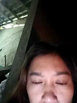 Snapshot of -Paige- chatting on 11/27/25, 12:02 -Paige- online show from 11/27/25, 12:02