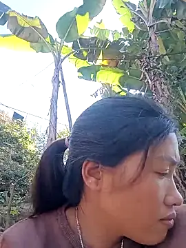 Snapshot of -Paige- chatting on 11/29/25, 06:49 -Paige- online show from 11/29/25, 06:49