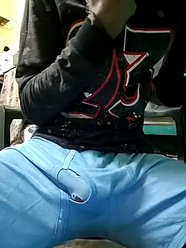 Snapshot of laand__765 chatting on 11/28/25, 09:50 laand 765 online show from 11/28/25, 09:50