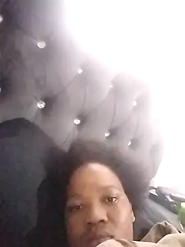 Snapshot of CaramelBoootie chatting on 11/16/25, 07:36 CaramelBoootie online show from 11/16/25, 07:36