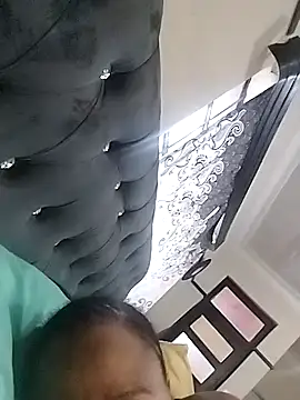 Snapshot of CaramelBoootie chatting on 01/12/26, 04:18 CaramelBoootie online show from 01/12/26, 04:18