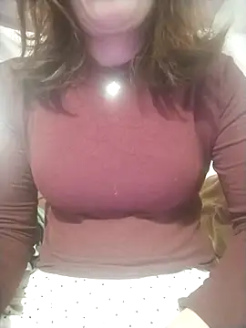 YiyinLy online show from 11/28/25, 08:11