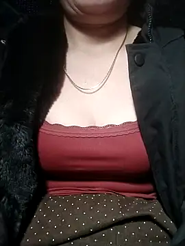 YiyinLy online show from 12/18/25, 08:59