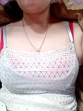 YiyinLy online show from 02/03/26, 07:24