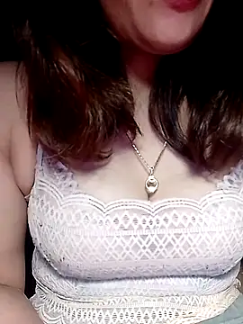 YiyinLy online show from 02/14/26, 09:11