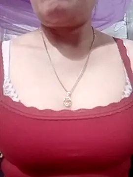 YiyinLy online show from 02/25/26, 11:42