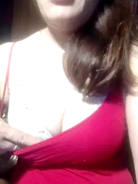 YiyinLy online show from 03/31/26, 09:04