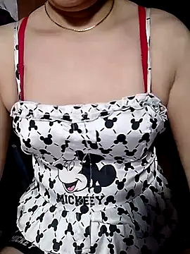 YiyinLy online show from 07/17/26, 08:57
