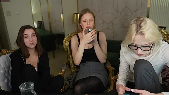 Jessica start online show from 11/25/25, 11:32