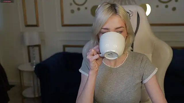 Jessica start online show from 11/28/25, 11:24