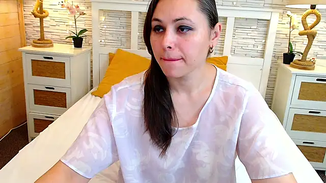 Snapshot of Soft_Lilly chatting on 11/25/25, 06:13 Soft Lilly online show from 11/25/25, 06:13