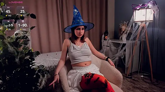 Snapshot of KrisWaller chatting on 10/29/25, 11:12 KrisWaller online show from 10/29/25, 11:12