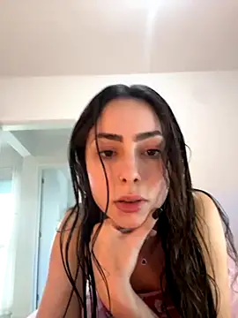 Baby Mia pires online show from 11/18/25, 04:44