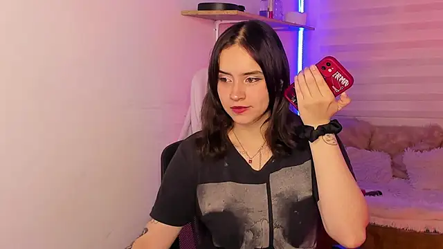 Snapshot of Emily_Lindey chatting on 10/23/25, 03:28 Emily Lindey online show from 10/23/25, 03:28