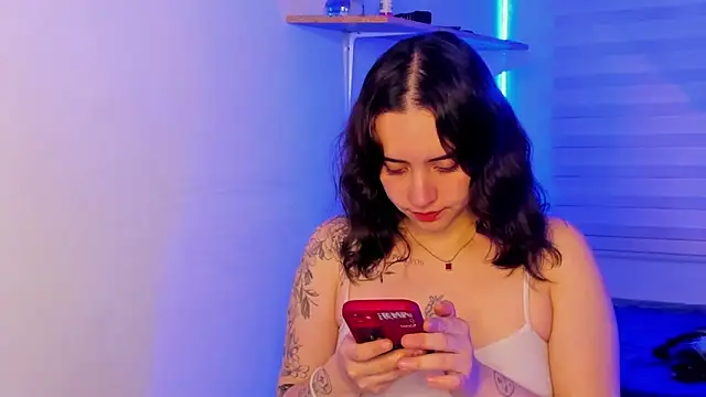 Snapshot of Emily_Lindey chatting on 10/29/25, 03:31 Emily Lindey online show from 10/29/25, 03:31