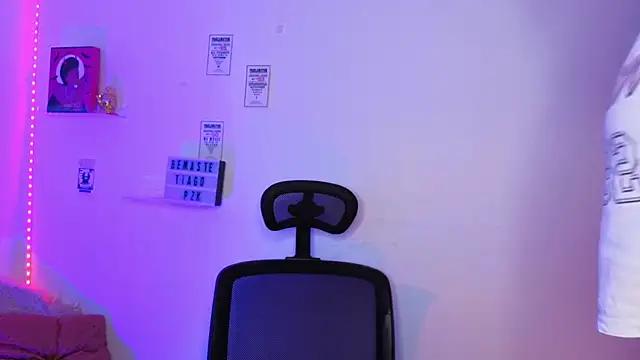 Emily Lindey online show from 03/25/26, 07:25