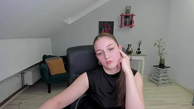 AnneWilsonn online show from 12/16/25, 08:58