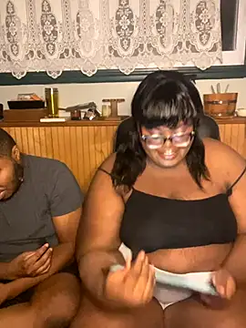 Snapshot of TheChubbySiren chatting on 10/26/25, 01:22 TheChubbySiren online show from 10/26/25, 01:22