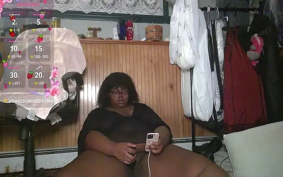 Snapshot of TheChubbySiren chatting on 11/01/25, 01:40 TheChubbySiren online show from 11/01/25, 01:40