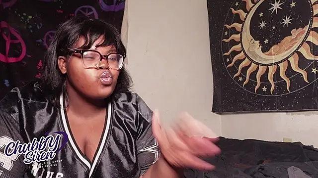 Snapshot of TheChubbySiren chatting on 11/29/25, 01:52 TheChubbySiren online show from 11/29/25, 01:52