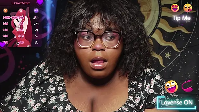 Snapshot of TheChubbySiren chatting on 12/16/25, 01:27 TheChubbySiren online show from 12/16/25, 01:27