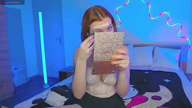 MeganNewCat online show from 12/04/25, 07:17