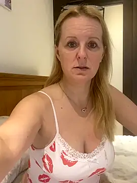 madamlillyrose online show from 11/07/25, 10:59