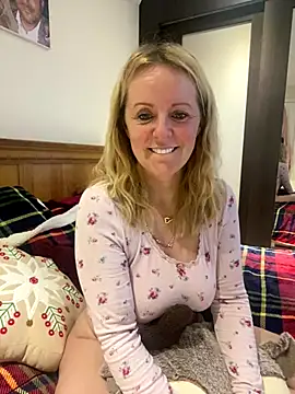 madamlillyrose online show from 12/18/25, 08:53