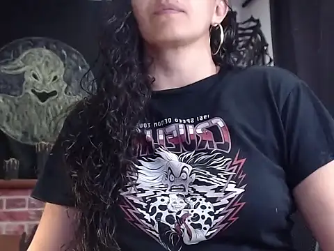 Lucyy Naugthy online show from 10/30/25, 12:39