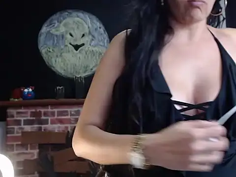 Snapshot of Lucyy_Naugthy chatting on 10/31/25, 01:01 Lucyy Naugthy online show from 10/31/25, 01:01