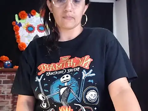 Snapshot of Lucyy_Naugthy chatting on 11/16/25, 01:17 Lucyy Naugthy online show from 11/16/25, 01:17