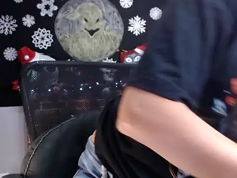 Snapshot of Lucyy_Naugthy chatting on 11/26/25, 01:12 Lucyy Naugthy online show from 11/26/25, 01:12