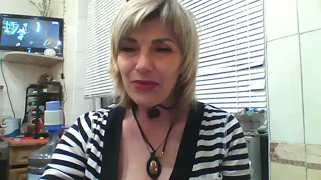 Lia Ray online show from 10/17/25, 07:38