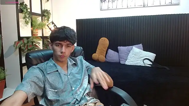 AmethystShadow17 online show from 10/26/25, 12:55