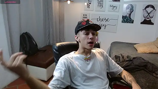 AmethystShadow17 online show from 11/22/25, 12:15