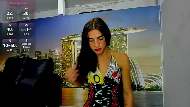 Snapshot of Zakura_hot_25 chatting on 10/14/25, 12:00 Zakura hot 25 online show from 10/14/25, 12:00