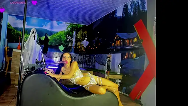 Snapshot of Zakura_hot_25 chatting on 10/17/25, 04:15 Zakura hot 25 online show from 10/17/25, 04:15