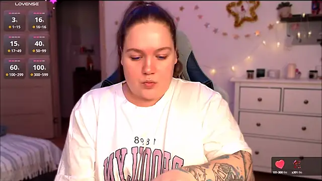 Snapshot of SummerTina chatting on 01/10/25, 06:17 SummerTina online show from 01/10/25, 06:17