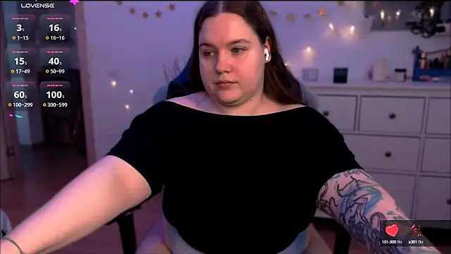 Snapshot of SummerTina chatting on 01/19/25, 07:36 SummerTina online show from 01/19/25, 07:36