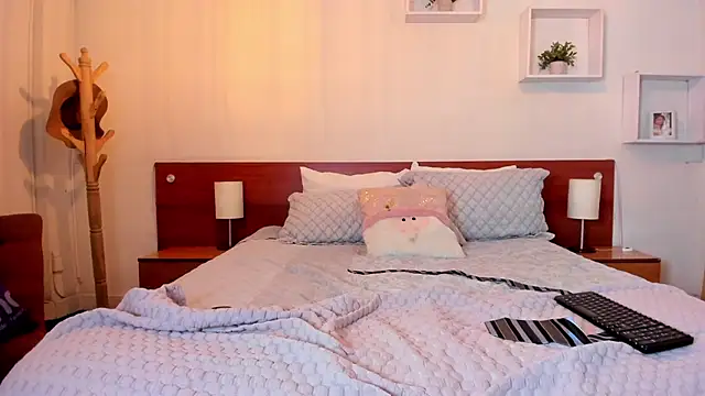 Snapshot of Cat__Moon__ chatting on 11/21/25, 09:02 Cat Moon online show from 11/21/25, 09:02