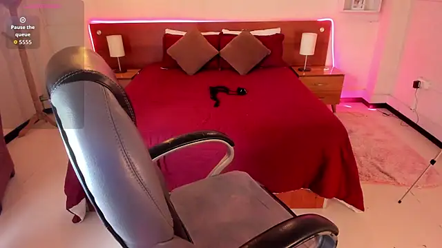 Cat  Moon   online show from 01/10/26, 07:37